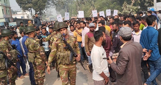 ইউএনও প্রত্যাহারের দাবিতে উত্তাল বীরগঞ্জ