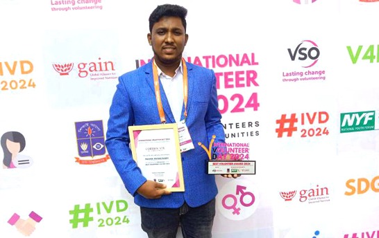 জাতীয় বেস্ট ভলায়ান্টিয়ার অ্যাওয়ার্ড পেলেন রংপুরের মেহেদী