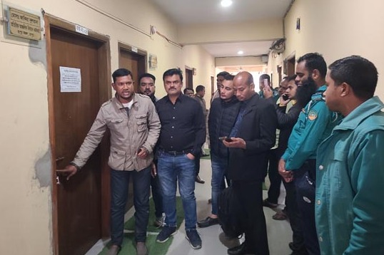 সিডিউল দাখিল নিয়ে রংপুর নির্বাচন অফিসে ঠিকাদারদের মাঝে উত্তেজনা