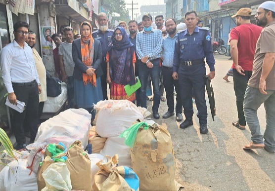 চাঁদপুরে পৃথক অভিযানে ৭৭৫ কেজি পলিথিন জব্দ