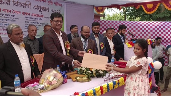 সেনবাগে মেধাবী শিক্ষাথীদের মাঝে শিক্ষা বৃত্তি প্রদান
