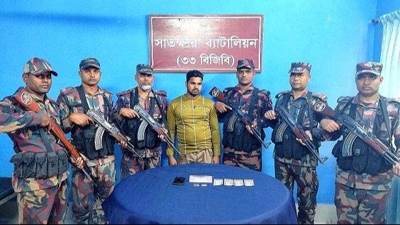 সাতক্ষীরায় পায়ুপথে স্বর্ণের বার পাচারের সময় যুবক আটক