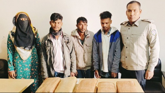 শেরপুর ২১ কেজি গাঁজাসহ  তিন  কারবারি আটক