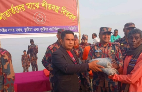 দৌলতপুরে শীতবস্ত্র কম্বল বিতরণ