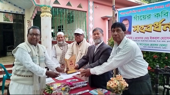 নড়াইলে কৃতি শিক্ষার্থীদের সংবর্ধনা