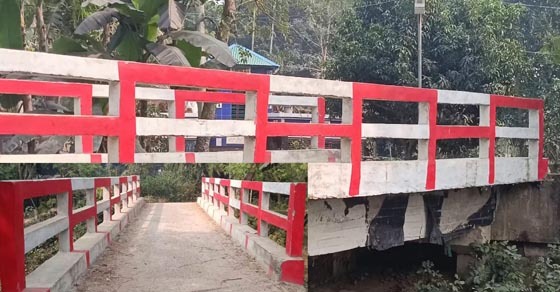 কন্যাদহ গ্রামে এক স্থানে দুই ব্রিজ