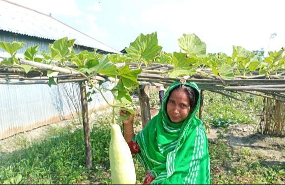 চিলমারীর নারীরা সুখের স্বপ্ন বুনছেন