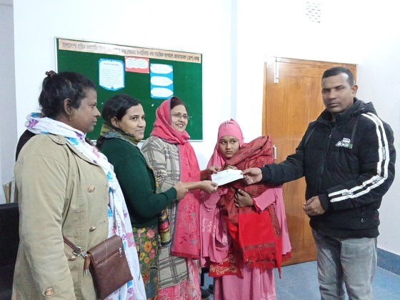 রাণীশংকৈলে গৃহ বধূর চিকিৎসার পার্শ্বে দাঁড়ালো এমকেপি