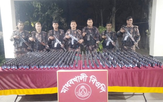মহেশপুর ৬৬১বোতল ভারতীয় ফেনসিডিল আটক