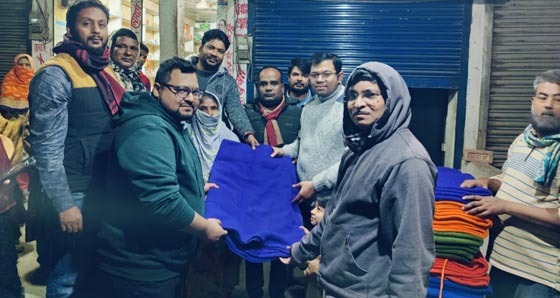 দৌলতপুরে ছিন্নমূল মানুষের মাঝে ইউ এনওর শীতবস্ত্র বিতরণ