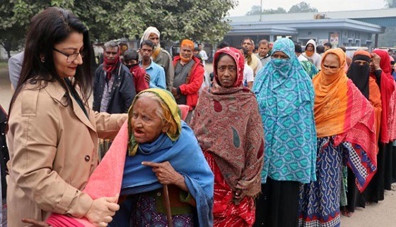 টাঙ্গাইলে শীতার্তদের মাঝে কম্বল বিতরণ