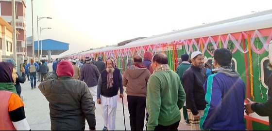 নড়াইল থেকে শুরু হলো স্বপ্নের রেলযাত্রা, প্রথমদিনেই টিকেট সংকট