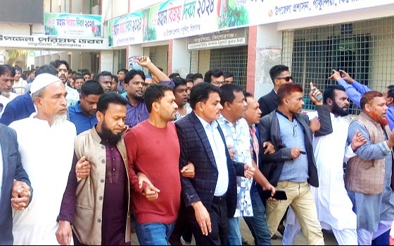 আ.লীগের অপতৎপরতার প্রতিবাদে বিক্ষোভ