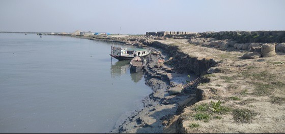 বাজিতপুরের বাঁধ প্রকল্পের কাজ ধীরগতি