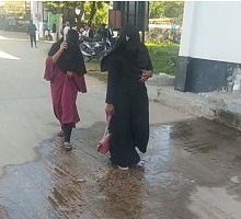 রাজনগরে ময়লা পানি ঢুকছে হাসপাতালের রুমে