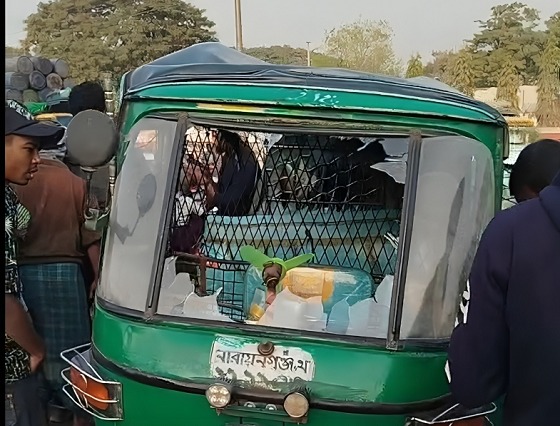 অ্যাম্বুলেন্সের ধাক্কায় সিএনজি যাত্রী নিহত, আহত ৫