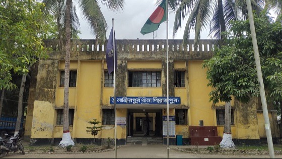 নাজিরপুরে গৃহবধূর ঝুলন্ত লাশ উদ্ধার