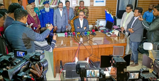 ‘রাজশাহীর জনগোষ্ঠীকে সাশ্রয়ী মূল্যে পণ্য কেনার কার্ড দেওয়ার প্রক্রিয়া চলছে’