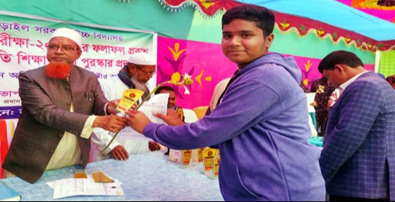 নড়াইলে অর্ধ-শতাধিক শিক্ষার্থীকে মেধা পুরস্কার প্রদান