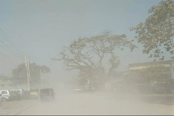 কোথাও ইটের সলিং, গর্ত ধুলায় ঢেকে থাকে দিনভর