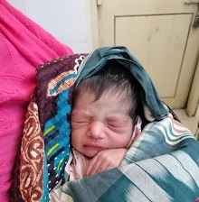 গোমস্তাপুরে ভারসাম্যহীন নারী মা হয়েছে