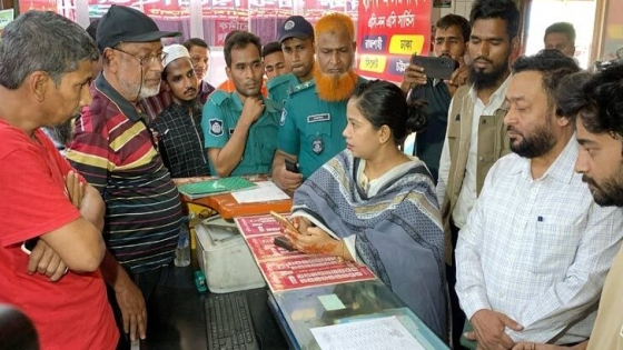 রাজশাহীতে অতিরিক্ত ভাড়া রোধে বাস কাউন্টার গুলোতে বিআরটি'র অভিযান