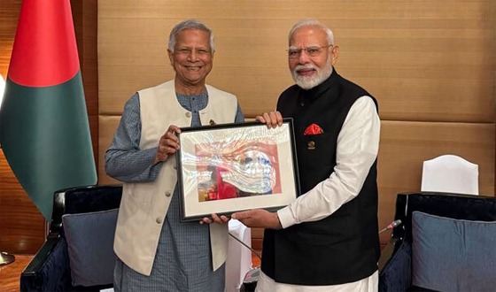 মোদিকে ড. ইউনূসের বিশেষ উপহার