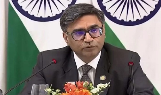 বাংলাদেশে নির্বাচনের মাধ্যমে গণতন্ত্র দেখতে চায় ভারত