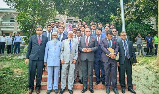 রংপুরে প্রধান বিচারপতির বিভিন্ন আদালতের কার্যক্রম পরিদর্শন