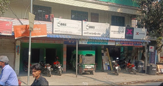 দৌলতপুরে  বিএনপি নেতার বাড়ি থেকে আপত্তিকর অবস্থায় কপত কপতি আটক