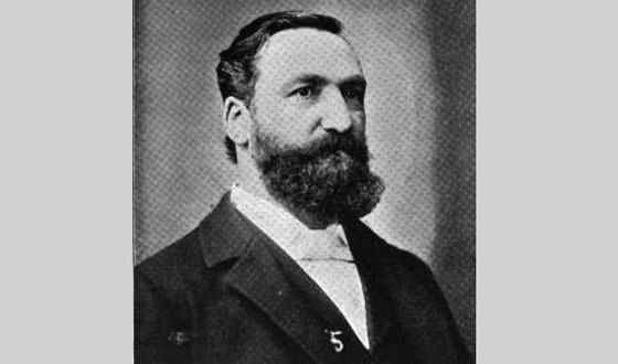 ইন্টারনেট ও বিভিন্ন জায়গায় ব্যবহৃত ছবিটি ক্যাপ্টেন হিরাম কক্সের ছবি নয়