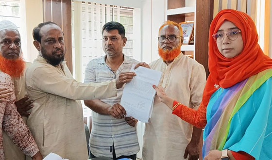 কলমাকান্দায় ইউপি চেয়ারম্যানকে  অপসারণের দাবীতে বিক্ষোভ মিছিল