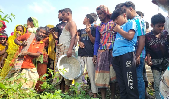সাঁথিয়ায় কাঠ ব্যবসায়ীকে গলাকেটে হত্যা