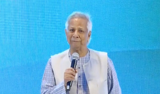 বিনিয়োগে অবদান রাখা বিভিন্ন প্রতিষ্ঠানকে পুরস্কার দিলেন প্রধান উপদেষ্টা
