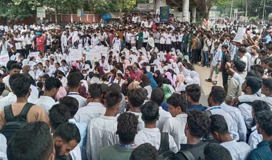 সড়ক ছাড়লেও থামেনি আন্দোলন, রেল ব্লকেডে নামছে পলিটেকনিক শিক্ষার্থীরা