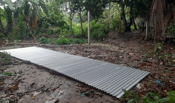 গজারিয়া ক্রয়কৃত জমির উপরে ঘর ভেঙ্গে দিয়েছে সন্ত্রাসী