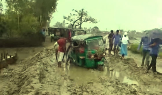 পেকুয়া-উজানটিয়া সড়কের বেহাল অবস্থা ‍: ২০ হাজার মানুষের দুর্ভোগ