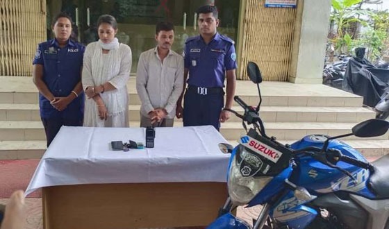 চকরিয়ায় নৌ-বাহিনীর ভুয়া সৈনিক দম্পতি আটক