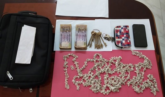হারানো অলংকার ও টাকা উদ্ধার এয়ারপোর্ট থানা পুলিশের সফল অভিযান