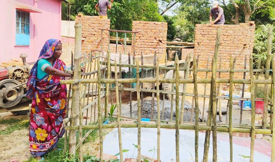 জুলাই-আগস্ট গণঅভ্যুত্থানে নিহত জাকিরকে হারিয়ে অর্ধপাগল মা