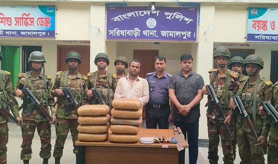 সরিষাবাড়ীতে বিপুল পরিমাণ গাঁজা ও দেশীয় অস্ত্রসহ গ্রেফতার ১