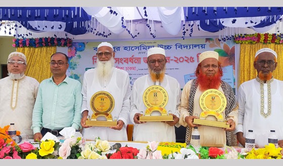 হোমনায় তিন গুণী শিক্ষকের বিদায় সংবর্ধনা