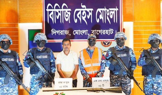 অস্ত্র ও গোলাবারুদ সহ সুন্দরবনের ১ বনদস্যু আটক
