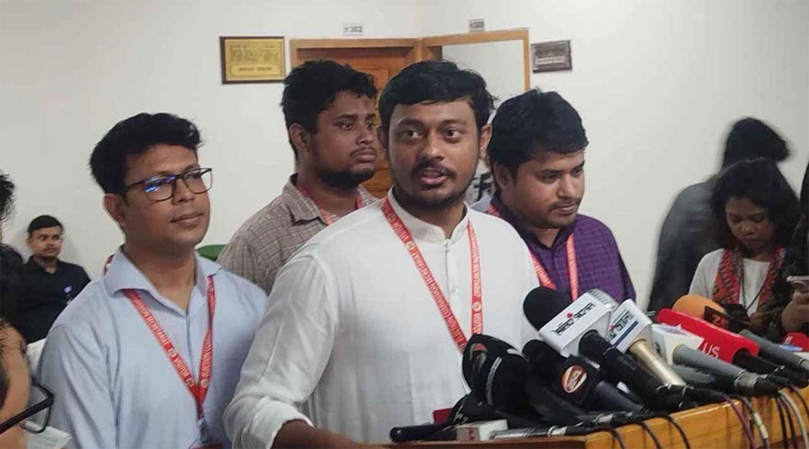 নির্বাচন কমিশনকে ‘মেরুদণ্ডহীন’ বললেন নাসীরুদ্দীন পাটওয়ারী