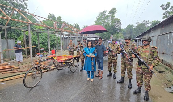 সাঁথিয়ায় সরকারি সম্পত্তিতে অবৈধভাবে নির্মাণাধীন অবকাঠামো উচ্ছেদ