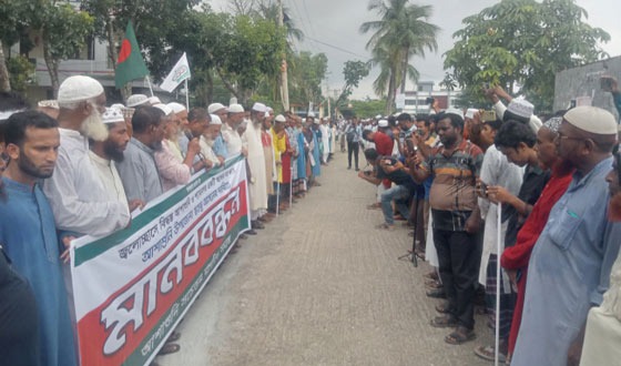 আশাশুনি উপজেলাকে স্বতন্ত্র আসনের দাবীতে মানববন্ধন