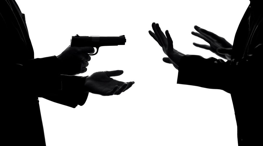 নিয়ন্ত্রণহীন হত্যা-চাঁদাবাজির বিরুদ্ধে রাস্তায় নামছে সাধারণ মানুষ