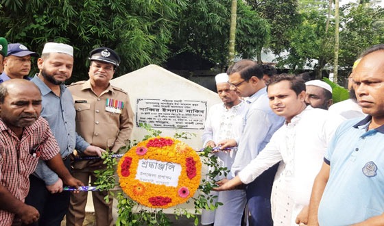 চিতলমারীতে জুলাই গণঅভ্যুত্থানের দুই শহীদের কবরে পুষ্পস্তবক অর্পণ