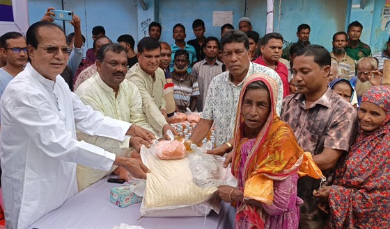 লালমনিরহাটে বন্যায় ক্ষতিগ্রস্ত ৩০০ পরিবারে বিএনপির ত্রাণ বিতরণ