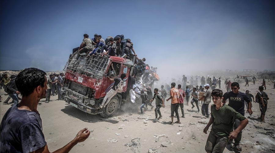 গাজার ত্রাণের ট্রাক উল্টে প্রাণ গেল ২৫ জনের, একদিনেই নিহত ৪৯ ফিলিস্তিনি